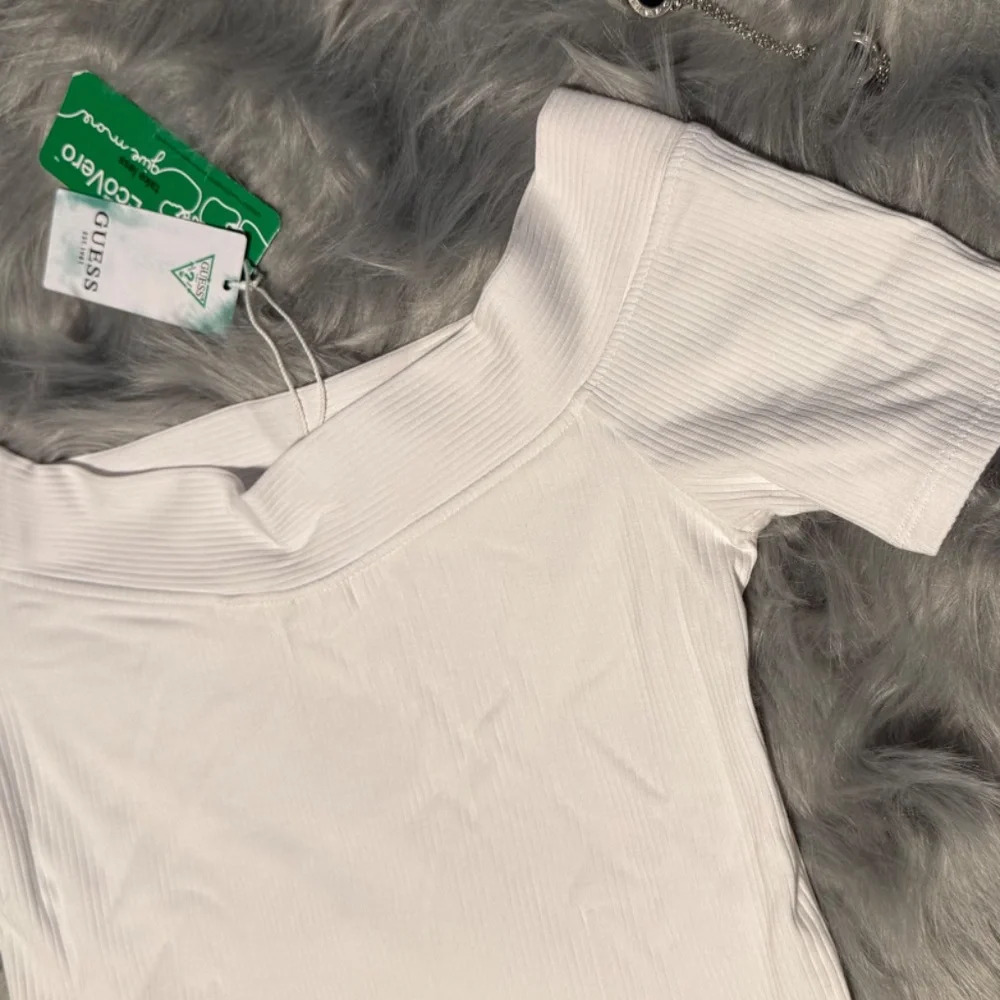 Crop Top - Picture 2 of 3